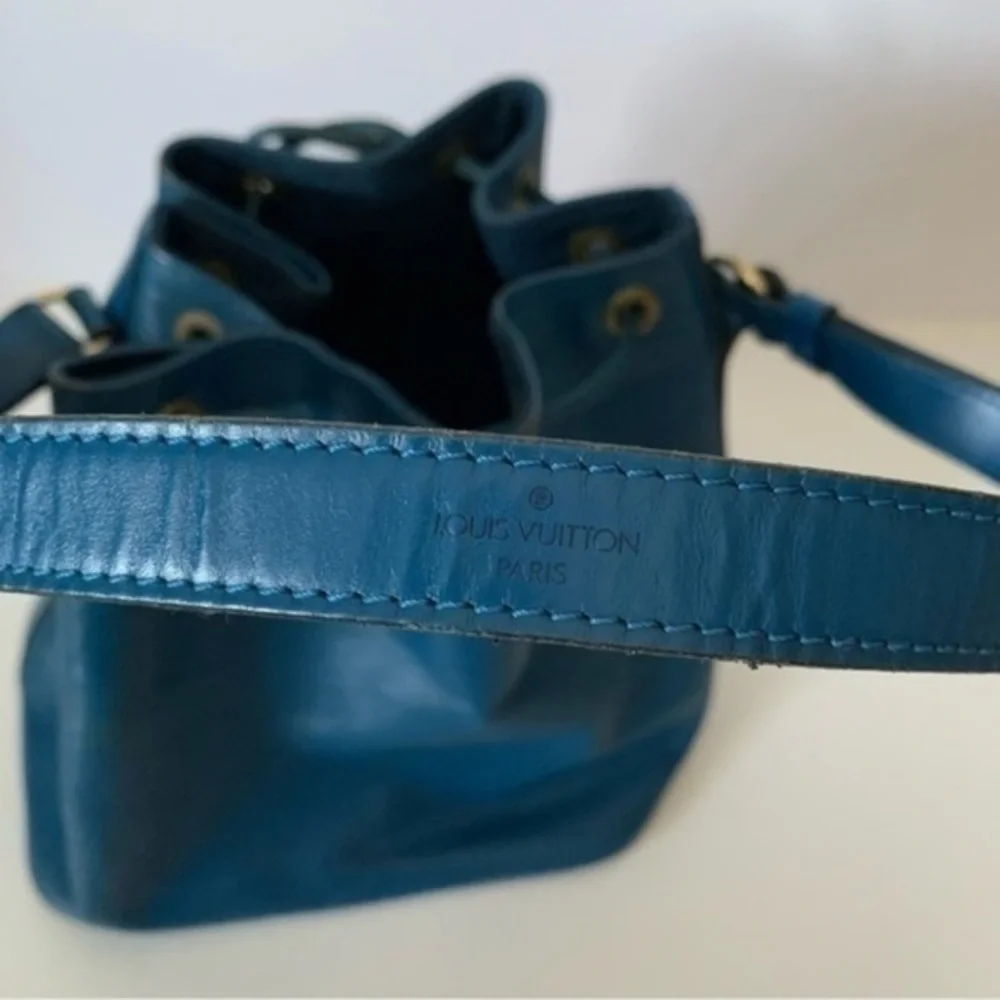LOUIS VUITTON LV Shoulder Bag Petit Noe Blue Epi